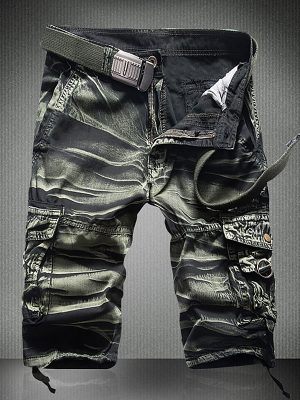Knee-Length Sports Shorts with Breathable Fabric for Active Lifestyles